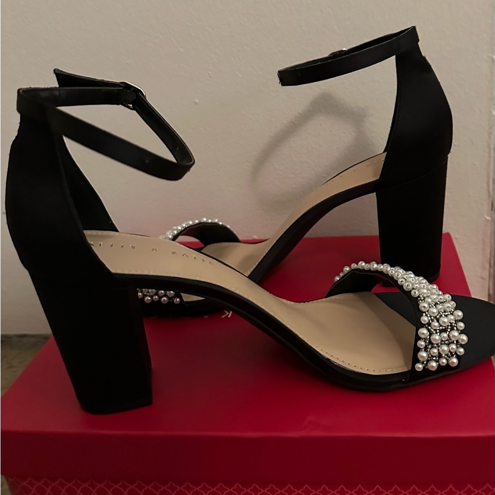 3 inch black sandals minor damage